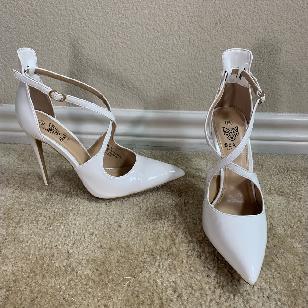 8.5 white patent leather pointed toe heels